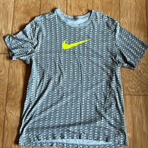 Men’s Nike tshirt